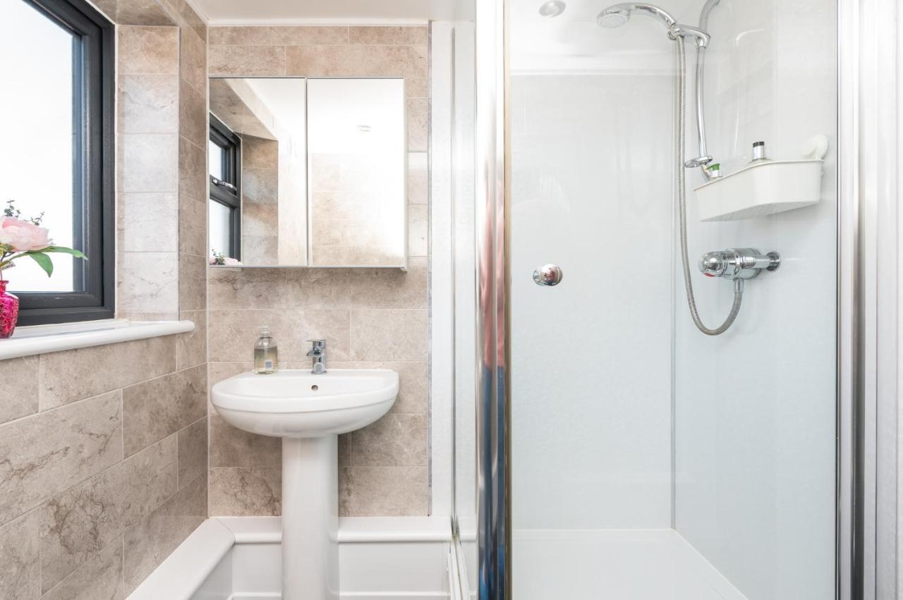 Modern Duplex Apt With 75 Inch Tv I Pass The Keys Γιορκ Εξωτερικό φωτογραφία